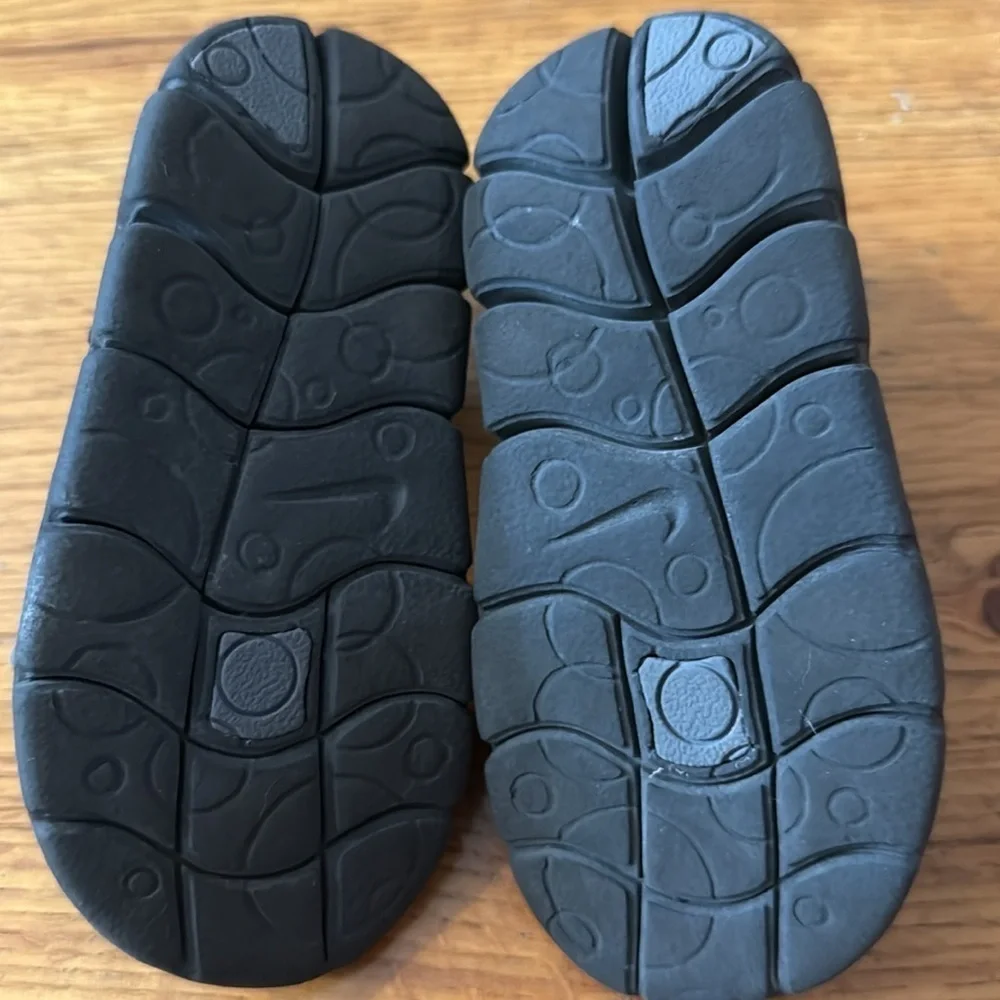 Nike Boy’s Slip-On Water Sandals Pirate Summer Size 7C